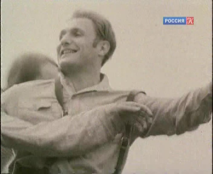 Смотреть "Наблюдатель. 90 лет со дня рождения народного артиста СССР ...