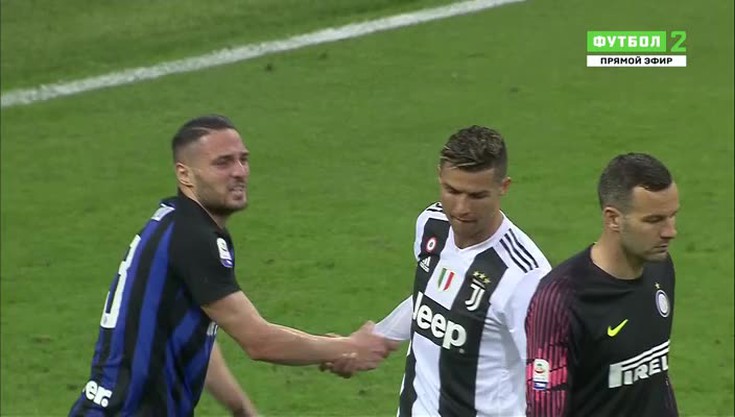 Смотреть "Футбол. Чемпионат Италии 2018/2019. Интер - Ювентус. 1 тайм ...