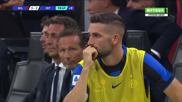 Смотреть "Футбол. Чемпионат Италии 2022/2023. Милан - Интер. 2 тайм ...