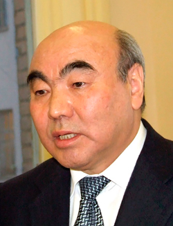 Акаев Аскар