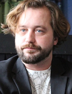 Азаров Денис