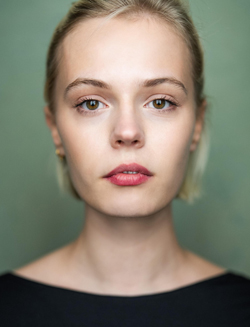 Мэйзи Первис Элла